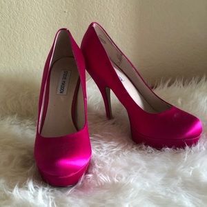 Beautiful Steve Madden size 9 satin heels